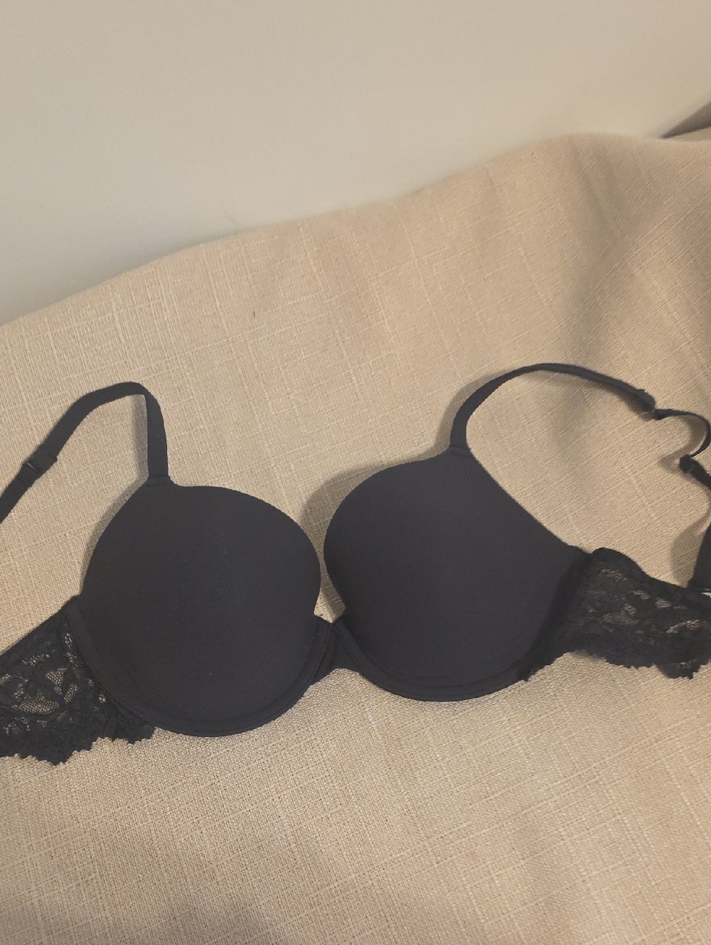 SKIMS SIZE 32 D Black Lace-Back T-Shirt